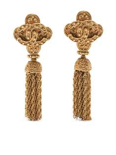 Chanel Pre-Owned серьги-клипсы 1994-го года с логотипом CC и бахромой
