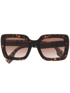 Burberry Eyewear солнцезащитные очки Haymarket в массивной оправе