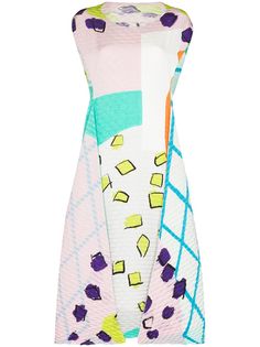 Issey Miyake стеганое платье миди с абстрактным принтом