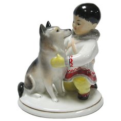 Скульптура. Императорский фарфоровый завод. Якут с собакой. 13,6 см.