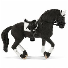 Фигурка Schleich Фризский жеребец для соревнований 42457