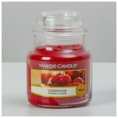 Свеча ароматическая в банке Яблочный сидр Ciderhouse,104 гр, 25-45 ч 6074701 Yankee Candle