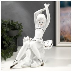 Сувенир керамика "Балерина в волнистой пачке на пуфе" белый с серебром 24х12х19,5 см 4811142 Сима ленд