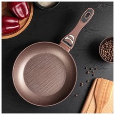 Сковорода кованая "Соты" 24х7 см индукция 4300088 Сима ленд