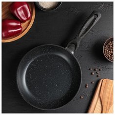 Сковорода кованая Master Star 24х5 см индукция, ручка soft-touch 4308534 Сима ленд