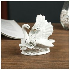 Сувенир керамика "Ухаживания лебедей" белый, страза 11,3х11,5х7,8 см 4556531 Сима ленд