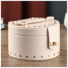 Шкатулка кожзам для украшений сундучок полукруг"Белая матовая с заклёпками" 11х16х18 см 4768197 Сима ленд