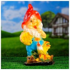 Садовая фигура "Гном с петухом" 15х20х42 см 1168356 Хорошие сувениры