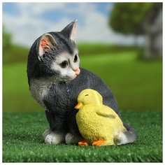 Садовая фигура "Котенок с уточкой" серый, 19х16,5см 4931389 Хорошие сувениры