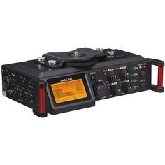 Портативный рекордер Tascam DR-70D черный