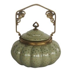 Шкатулка с ручкой под старину из фарфора с бронзой 17x17x21см ГЛАСАР