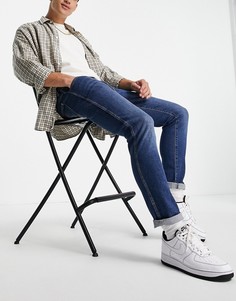 Суженные книзу джинсы узкого кроя Wrangler Larston-Голубой