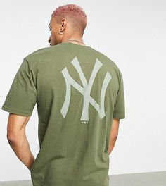 Футболка цвета хаки с принтом "MLB New York Yankees" на спине New Era – эксклюзивно для ASOS-Зеленый цвет