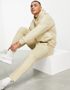 Суженные книзу флисовые джоггеры песочного цвета Nike Club-Нейтральный