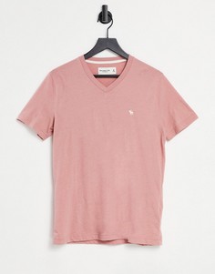 Светло-розовая футболка V-образным вырезом и маленьким логотипом Abercrombie & Fitch-Розовый