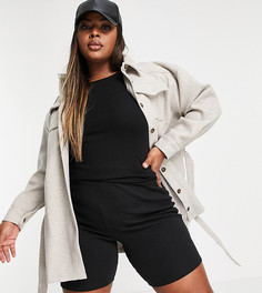 Серое oversized платье-рубашка в утилитарном стиле с поясом In The Style Plus x Naomi Genes-Серый