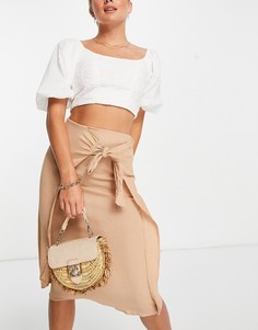 Темно-бежевая юбка миди из жатого материала с запахом ASOS DESIGN-Светло-бежевый цвет