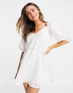 Белое платье мини с кружевными вставками и присборенной юбкой ASOS DESIGN-Белый