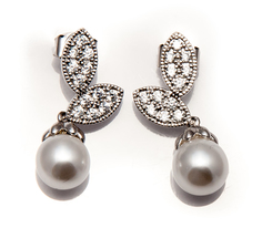 Серьги из бижутерного сплава с искусственным жемчугом/стразами Moon Paris MB-1705-014