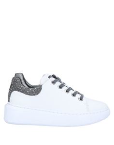 Низкие кеды и кроссовки Guess