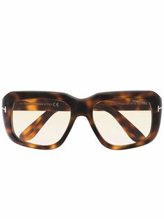 TOM FORD Eyewear солнцезащитные очки в массивной оправе