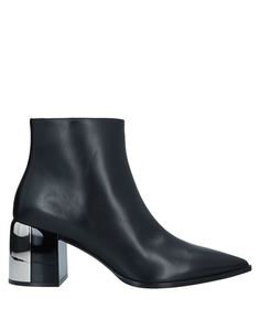 Полусапоги и высокие ботинки Casadei