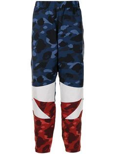A BATHING APE® спортивные брюки с камуфляжным принтом