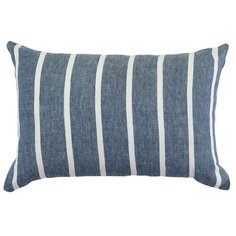 Чехол на подушку декоративный в полоску темно-синего цвета из коллекции Essential, 40х60 см Tkano