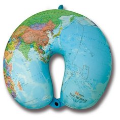 Подушка для шеи Штучки, к которым тянутся ручки Путешественник, глобус