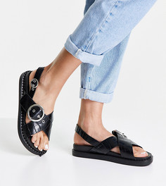 Черные сандалии с имитацией кожи крокодила на толстой подошве с перекрестными ремешками Glamorous Wide Fit-Черный цвет