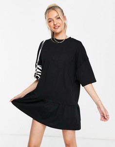 Черное платье-футболка в стиле oversized с оборкой по краю ASOS DESIGN-Черный цвет