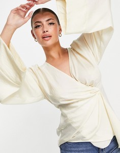 Атласная блуза кремового цвета с расклешенными рукавами и перекрученной отделкой спереди ASOS DESIGN-Белый