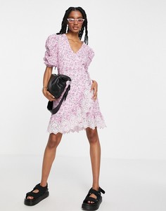 Розовое платье мини с запахом и цветочным принтом River Island-Розовый цвет