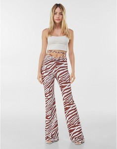 Коричневые широкие брюки с зебровым принтом и ремешком Bershka-Коричневый цвет
