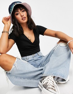 Черный кроп-топ с короткими рукавами и запахом спереди ASOS DESIGN-Черный цвет