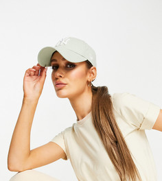 Кепка шалфейно-зеленого цвета New Era Exclusive 9Forty NY-Зеленый цвет