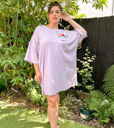 Платье-футболка в стиле oversized сиреневого цвета с цветочной вышивкой на кармане ASOS DESIGN Curve-Фиолетовый цвет