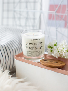 Ароматическая свеча Very Berry Blackberry Ягодная - с хлопковым фитилем CANDLE ME
