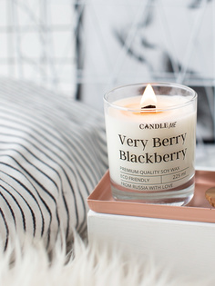 Ароматическая свеча Very Berry Blackberry Ягодная - с деревянным фитилем CANDLE ME