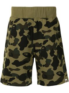 A BATHING APE® спортивные шорты с камуфляжным принтом