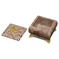 Шкатулка из криноида с ящерицей, на ножках 85х85х80 мм. КаРо