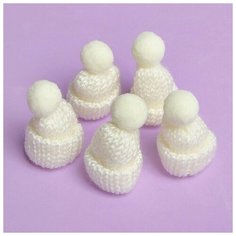 Шапка для игрушек вязанная с помпоном, набор 5 шт, цвет белый 3566977 Сима ленд