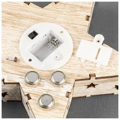 Фигура деревянная Luazon Lighting звезда "Олень и елка", 14х13х3 см, 1 LED серый фон (4364298)