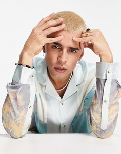 Свободная атласная рубашка с отложным воротником и пейзажным принтом ASOS DESIGN-Голубой