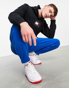 Черное худи с логотипом-флагом по центру Tommy Jeans-Черный цвет