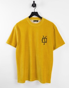 Свободная футболка горчичного цвета из велюра в рубчик с вышивкой на груди ASOS DESIGN-Желтый
