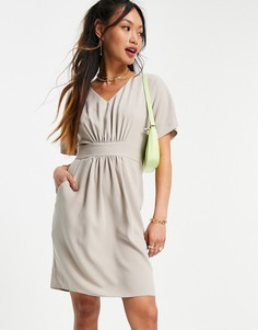 Серовато-бежевое платье мини со сборками Closet London-Коричневый цвет