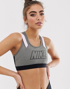 Серый компрессионный бюстгальтер с крупным логотипом Nike Training Victory HBR