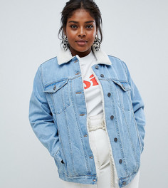 Синяя джинсовая куртка с воротником "борг" ASOS Curve-Синий