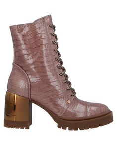 Полусапоги и высокие ботинки Casadei